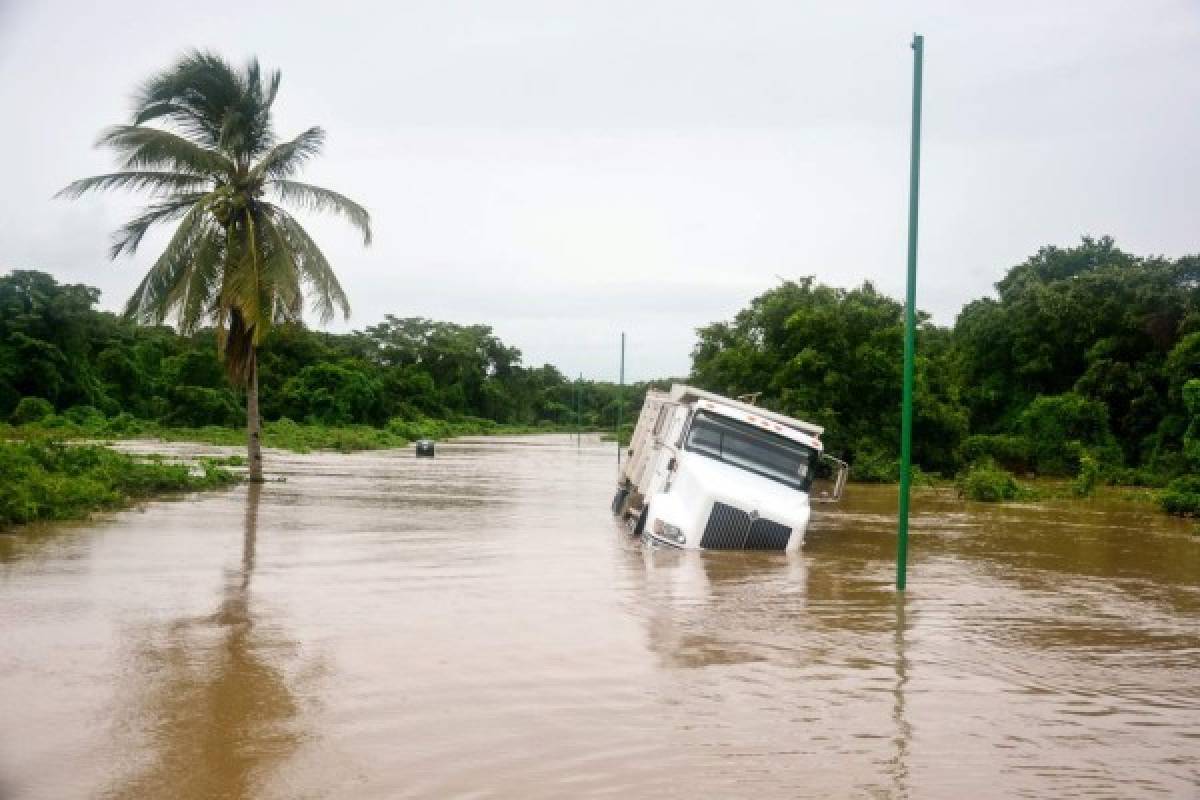 México: lluvias torrenciales causan severos daños en Acapulco
