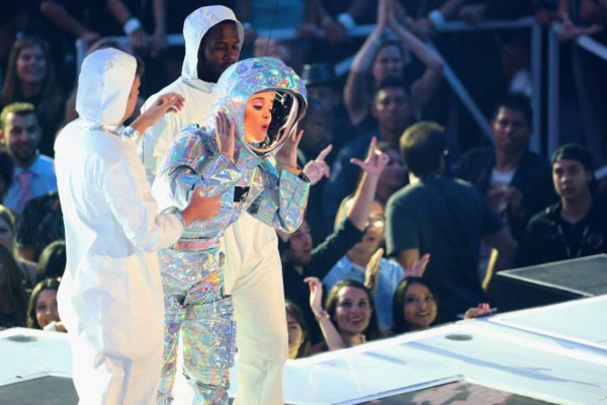 La espectacular entrada de Katy Perry en los premios MTV Video Music Awards