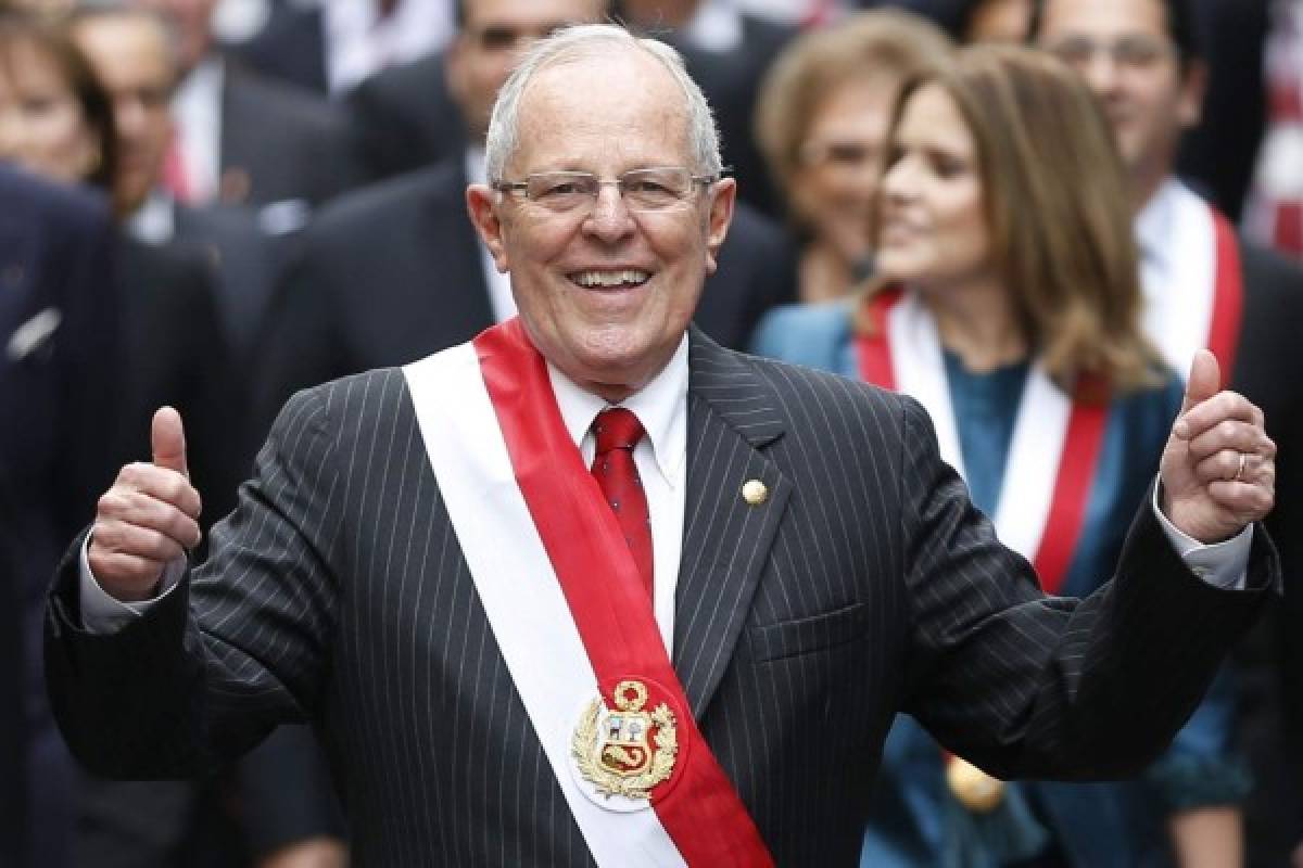 Kuczynski asume presidencia de Perú con desafíos en seguridad y economía