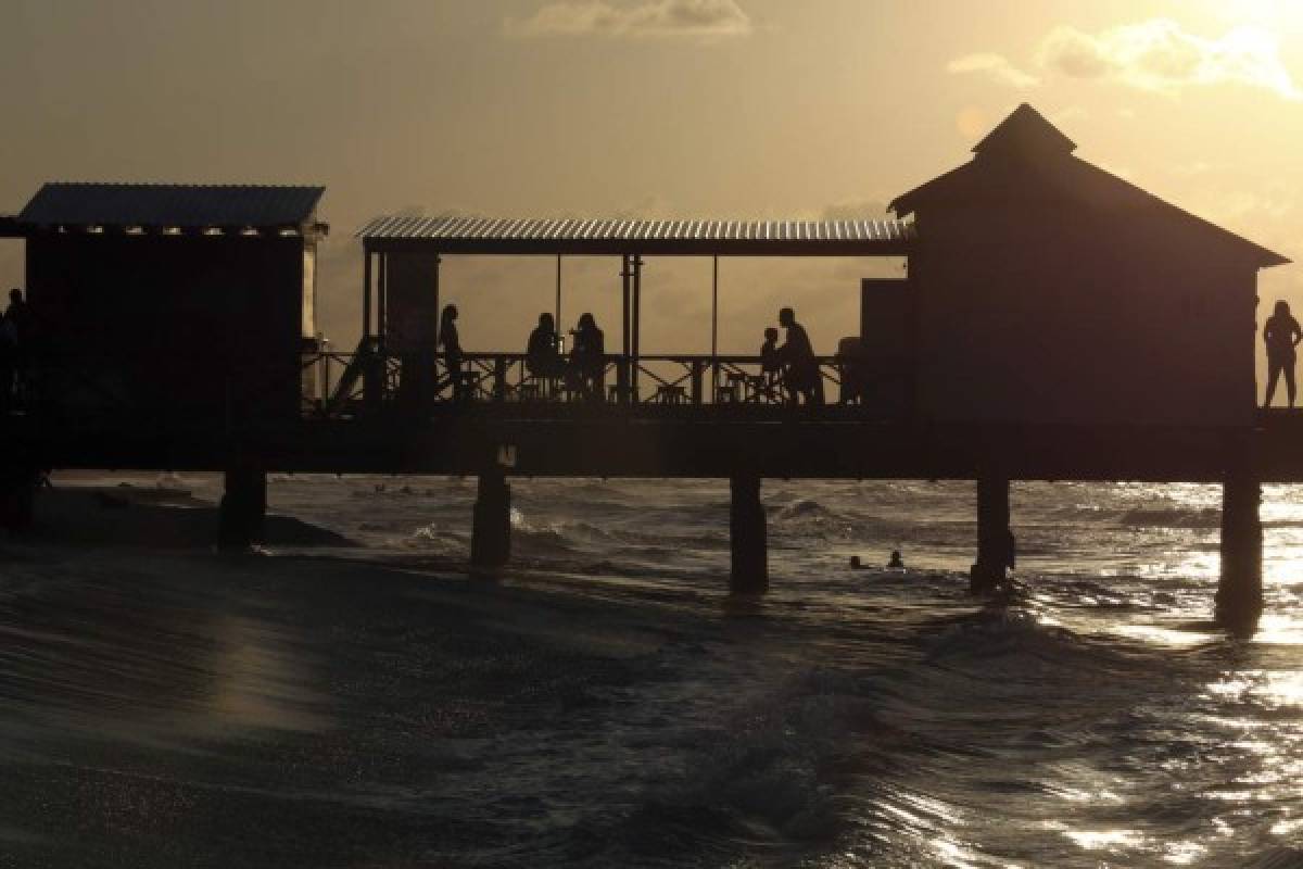 Atardeceres espléndidos desde el muelle de Tela