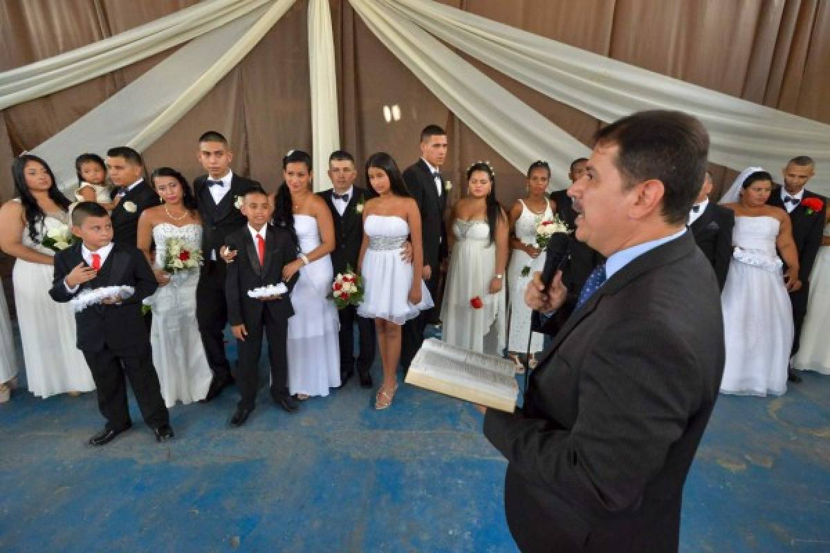 Boda colectiva en cárcel de Colombia: se casaron 17 presos