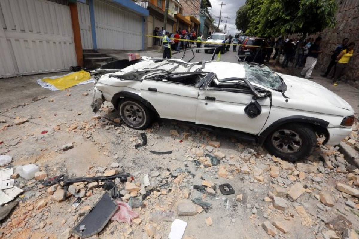 'Ayúdenme... Jálela, por favor, jálela', gritaba la madre de universitaria muerta en accidente