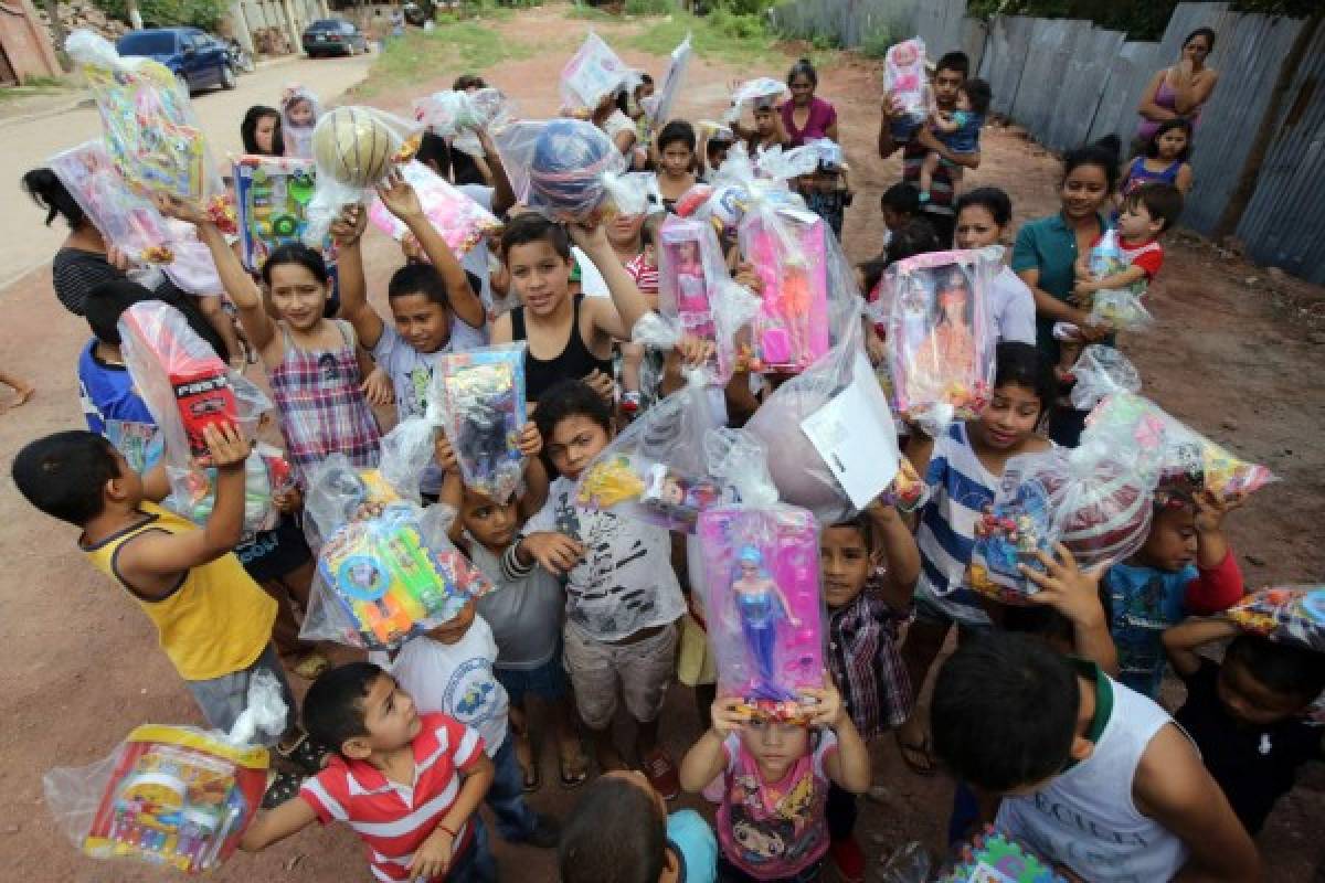 Honduras: En las faldas del cerro Juana Laínez decenas de niños fueron agasajados