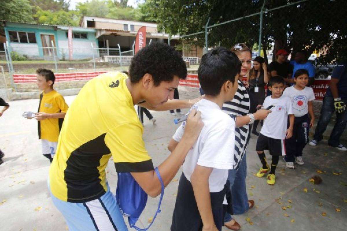 Motagua visita escuela El Japón