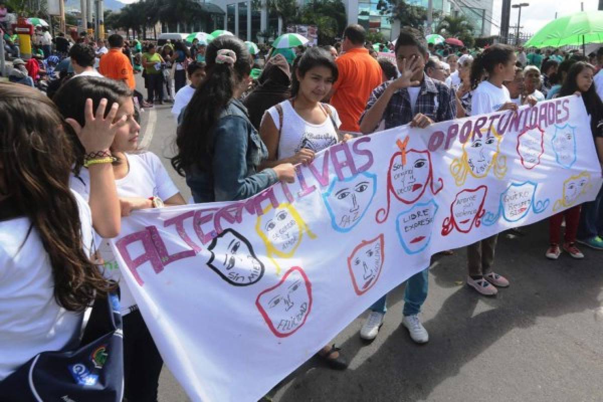 Hondureñas protestan contra violencia de género