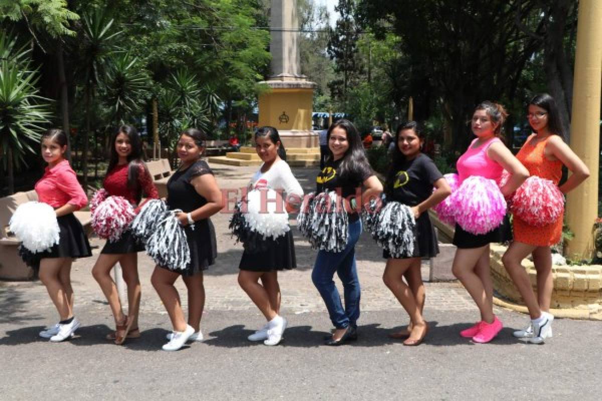 Ellas son las carismáticas pomponeras del Instituto Morazán de Tegucigalpa