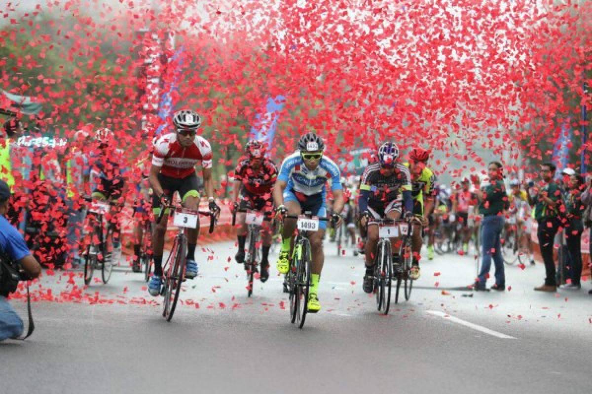 ¡Arrancó la Sexta Vuelta Ciclística de EL HERALDO!