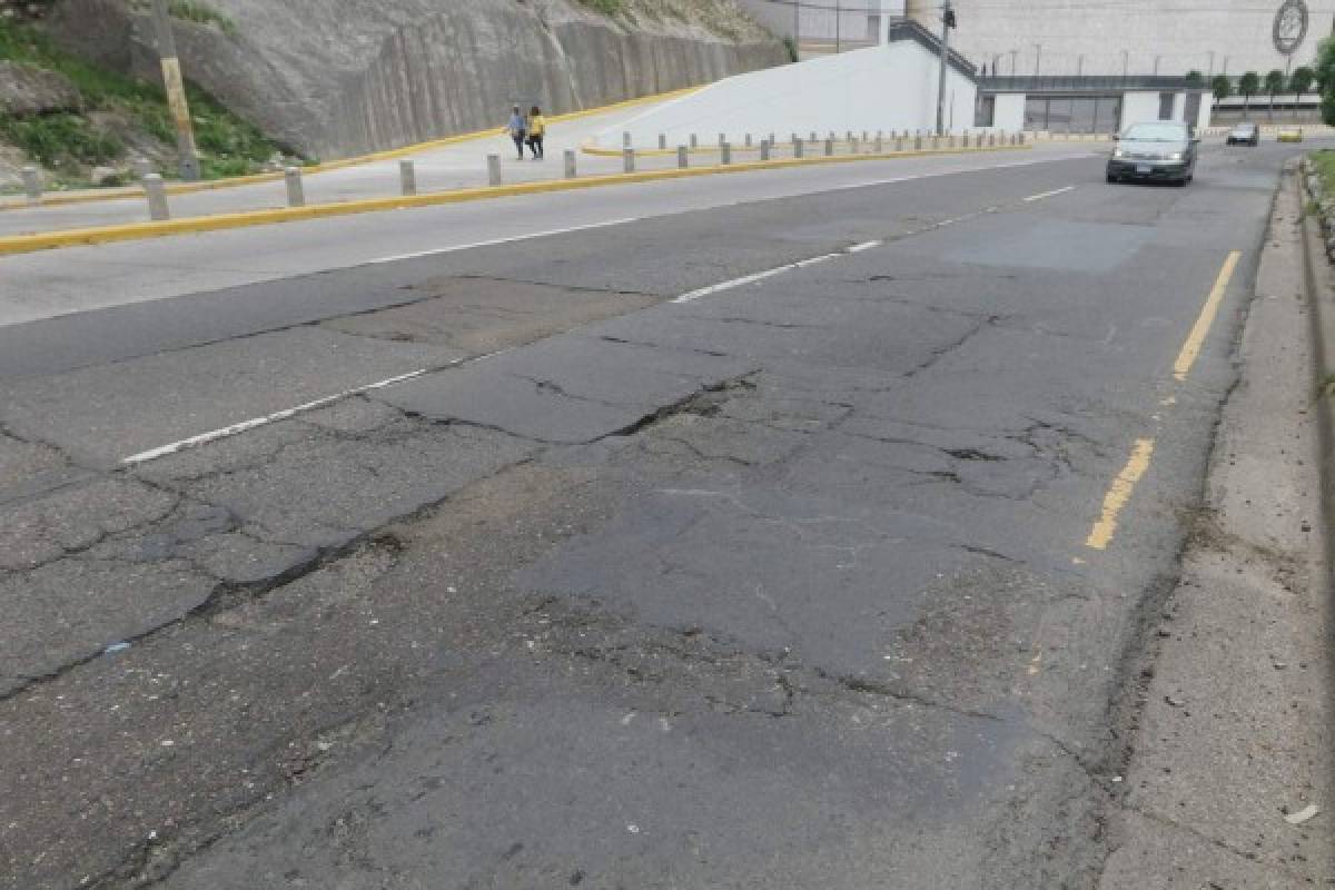 Más de 400 baches tienen destruidos el Fuerzas Armadas y anillo periférico