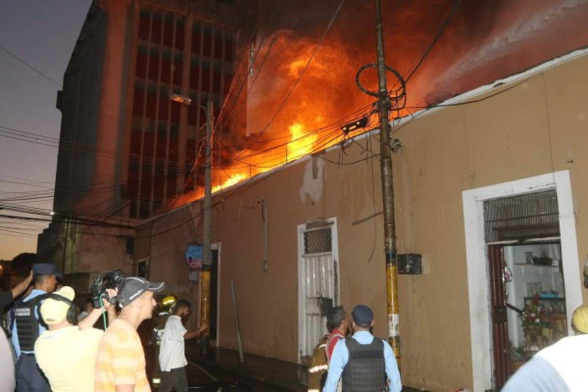 En una hora el fuego acabó con el sustento de 20 familias