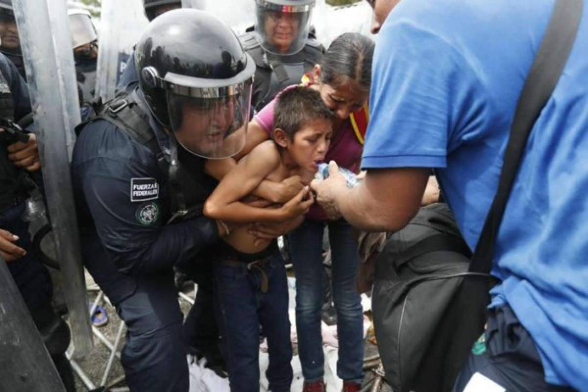 Violencia, desempleo y no pagar 'coyote', entre los factores que marcaron el éxodo de la gran caravana migrante