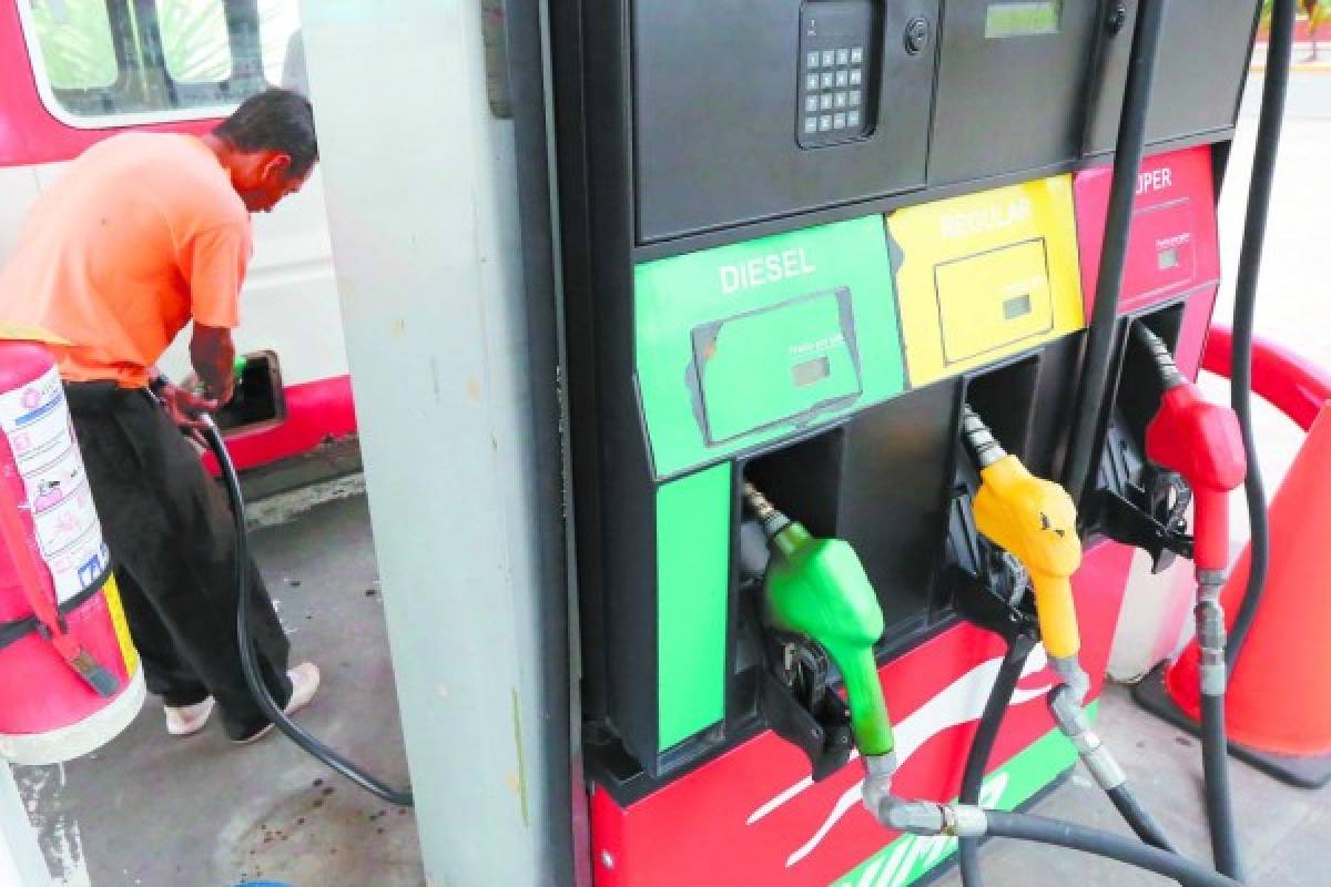 Países con mercados liberalizados tienen los carburantes más baratos