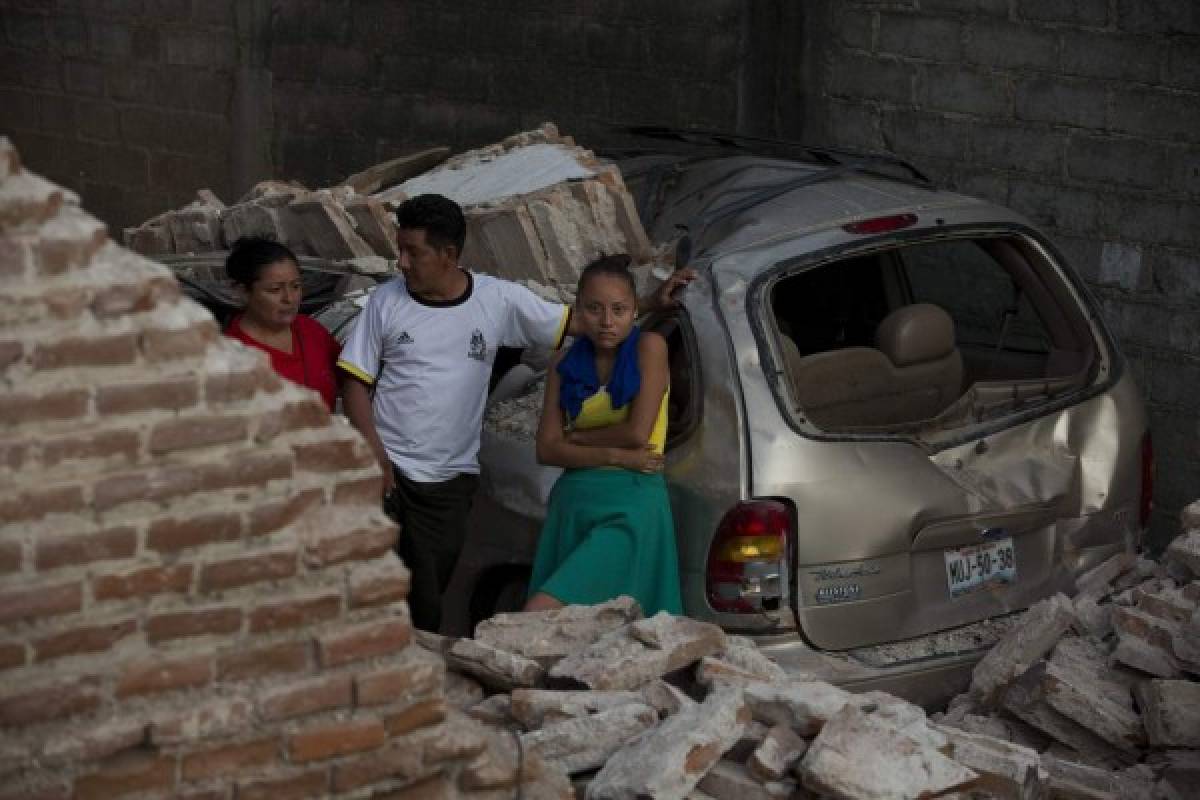 Suben a 90 los muertos por potente sismo registrado el jueves en México