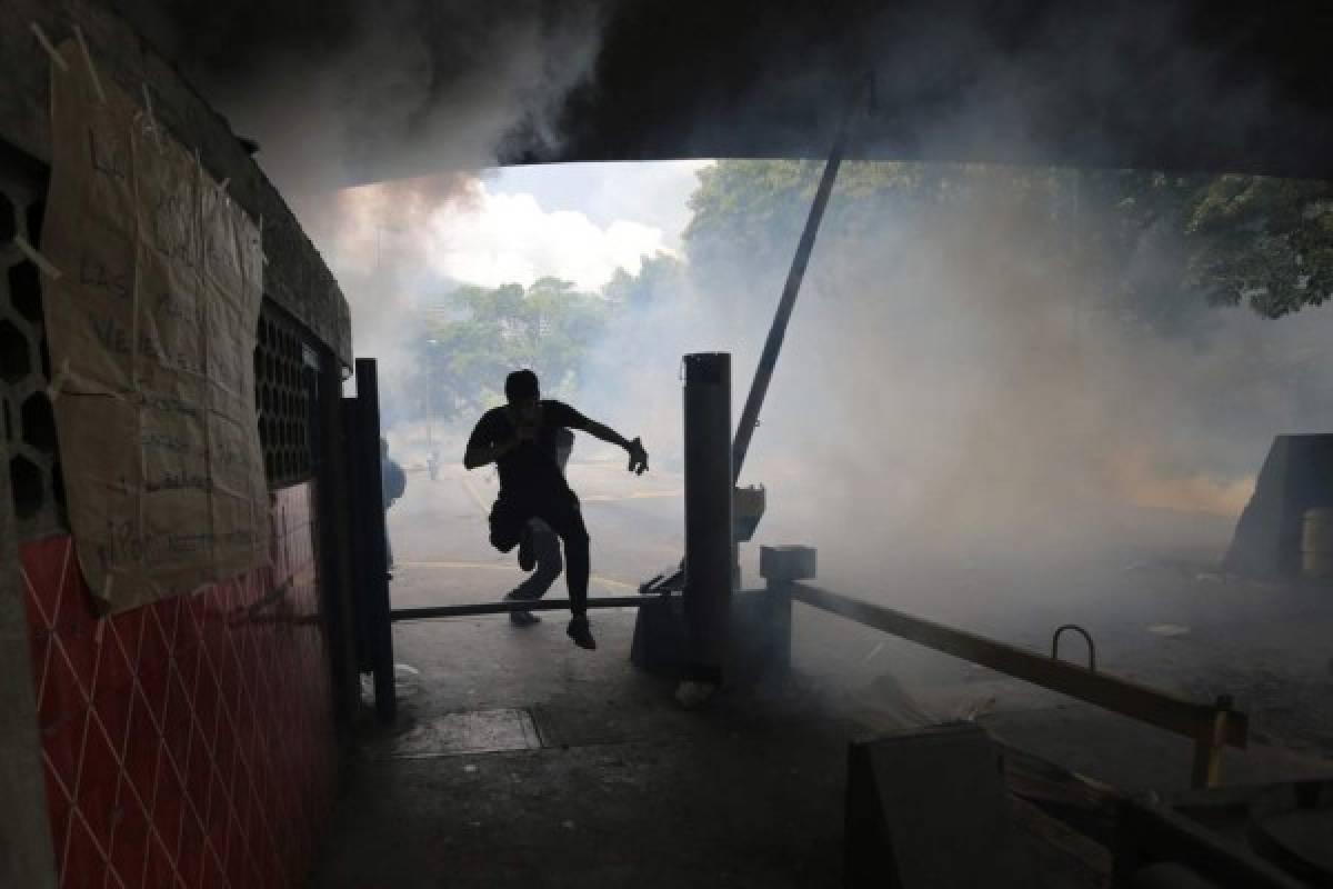 Suben a 38 los muertos en protestas en Venezuela   
