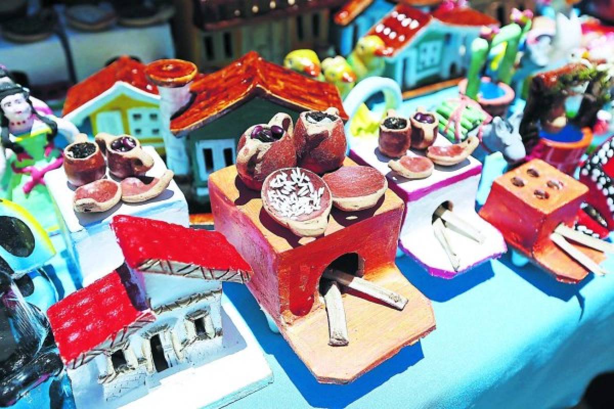 La Plaza Central es el escenario de la Feria Artesanal de Tradición Lenca