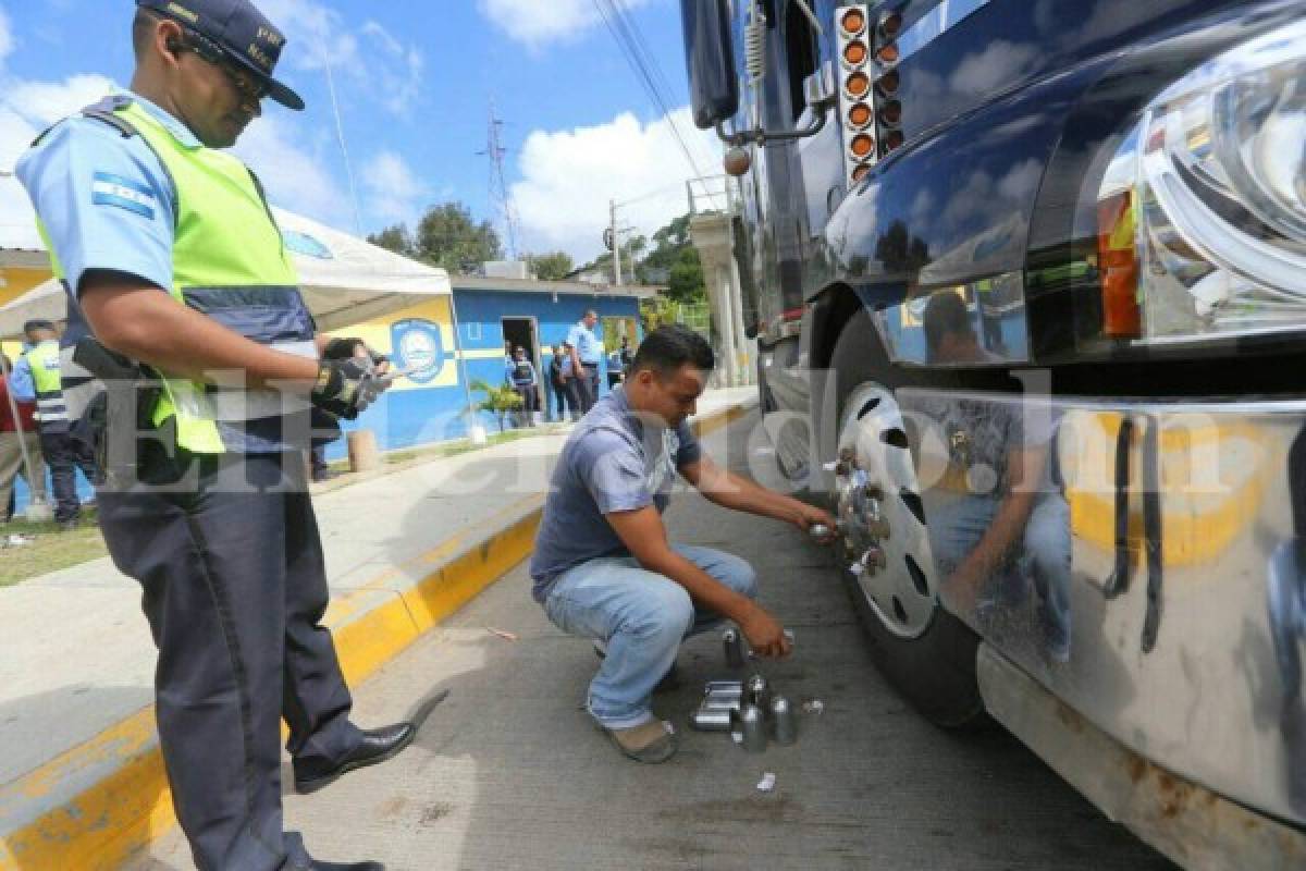 Toma nota: Tránsito decomisa accesorios peligrosos en llantas de los autos y camiones