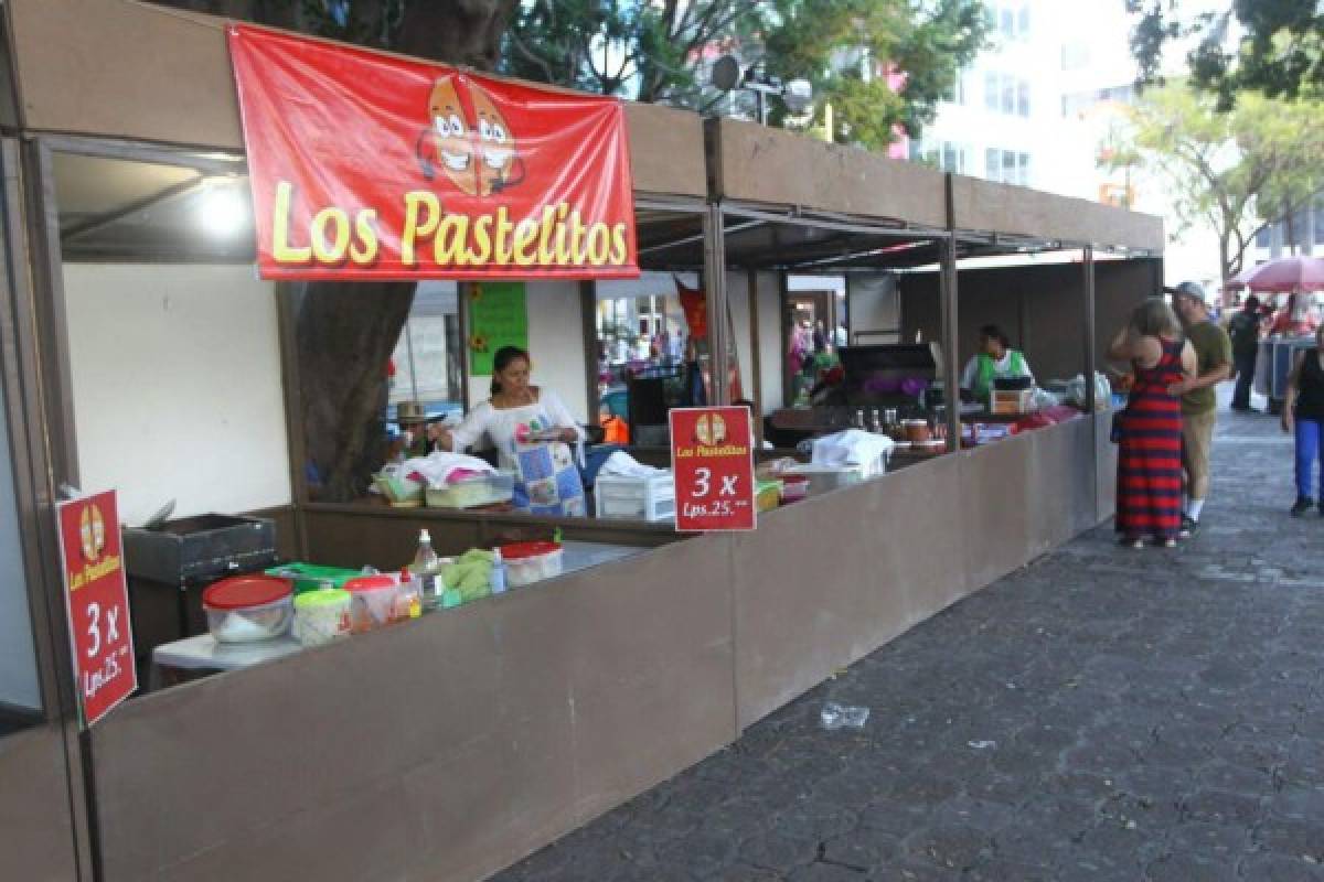 Unos 12 puestos de comida han sido instalados en el centro de la capital
