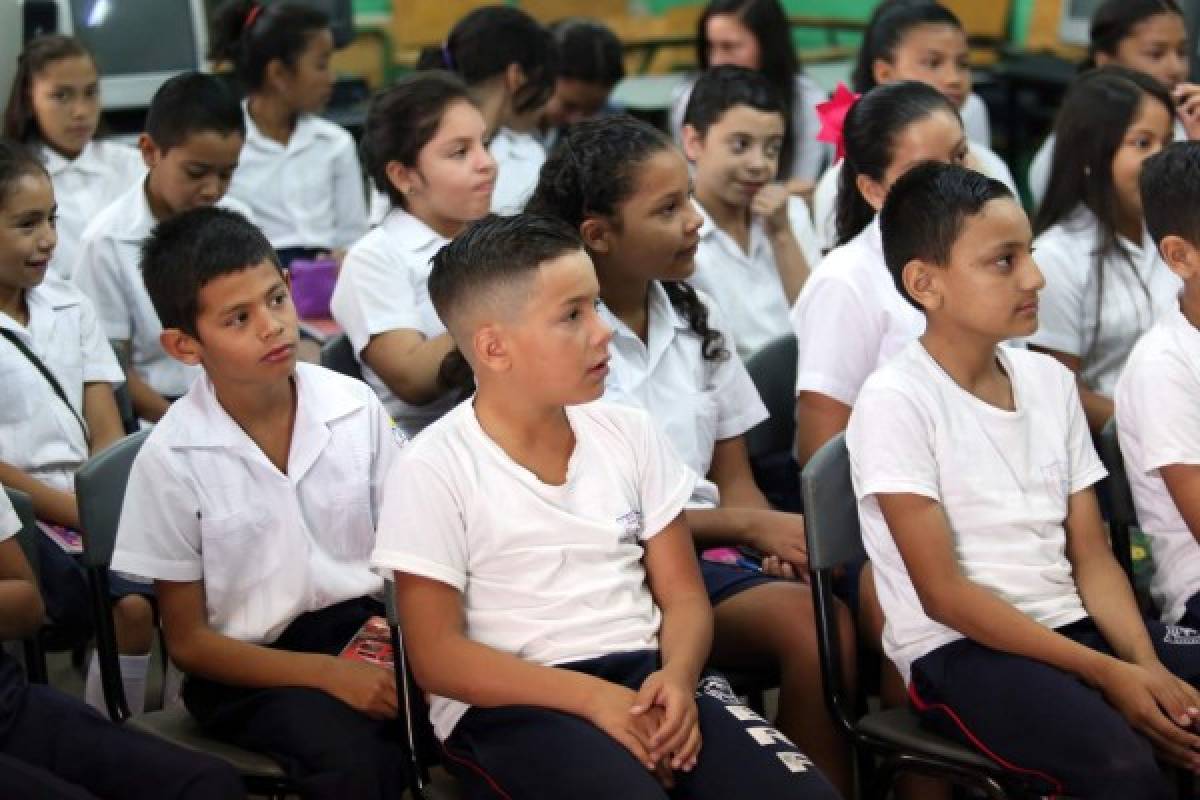 Educación forma a la Escuela República de Francia sobre los clubes ecológicos