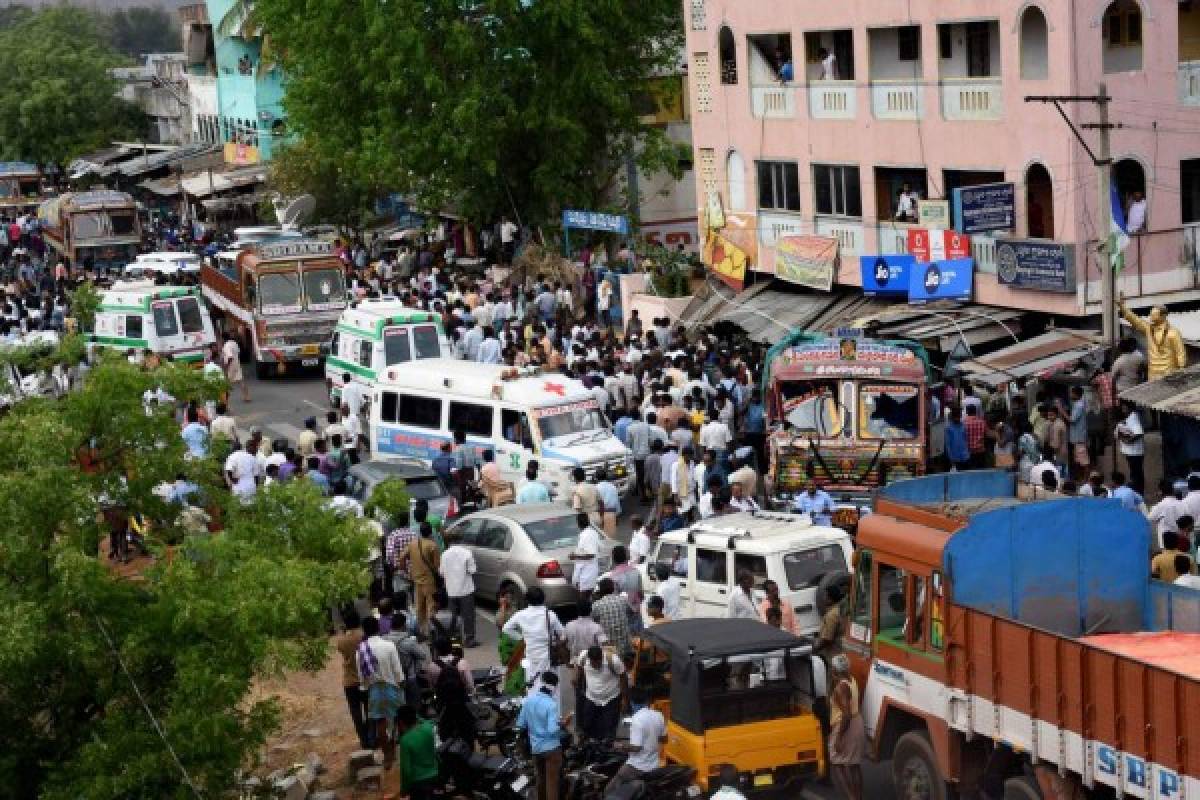 Un camión arrolla a manifestantes en India y deja al menos 13 muertos