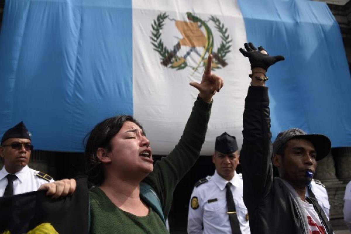Protestas anticorrupción marcan festejos de independencia en Guatemala 