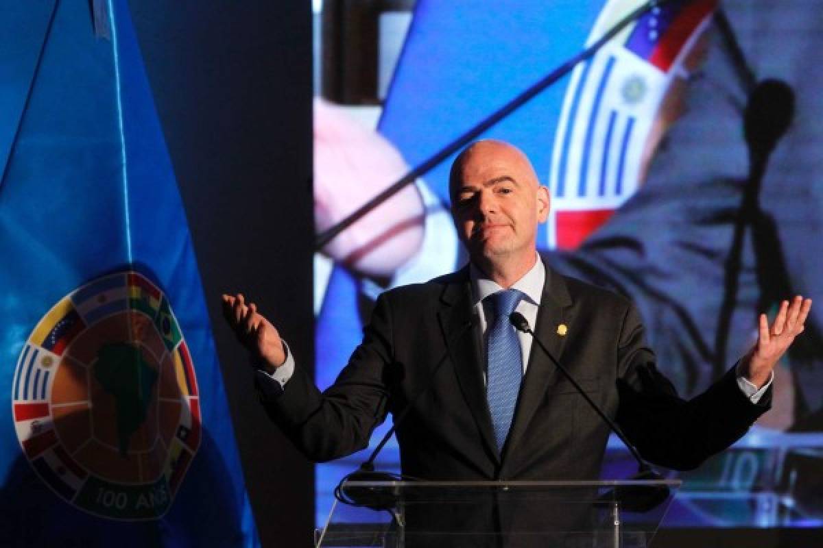 FIFA president Gianni Infantino gives a speech during the 67th Ordinary CONMEBOL (South American Football Confederation) Congress in Santiago, on April 26, 2017. / AFP PHOTO / CLAUDIO REYES