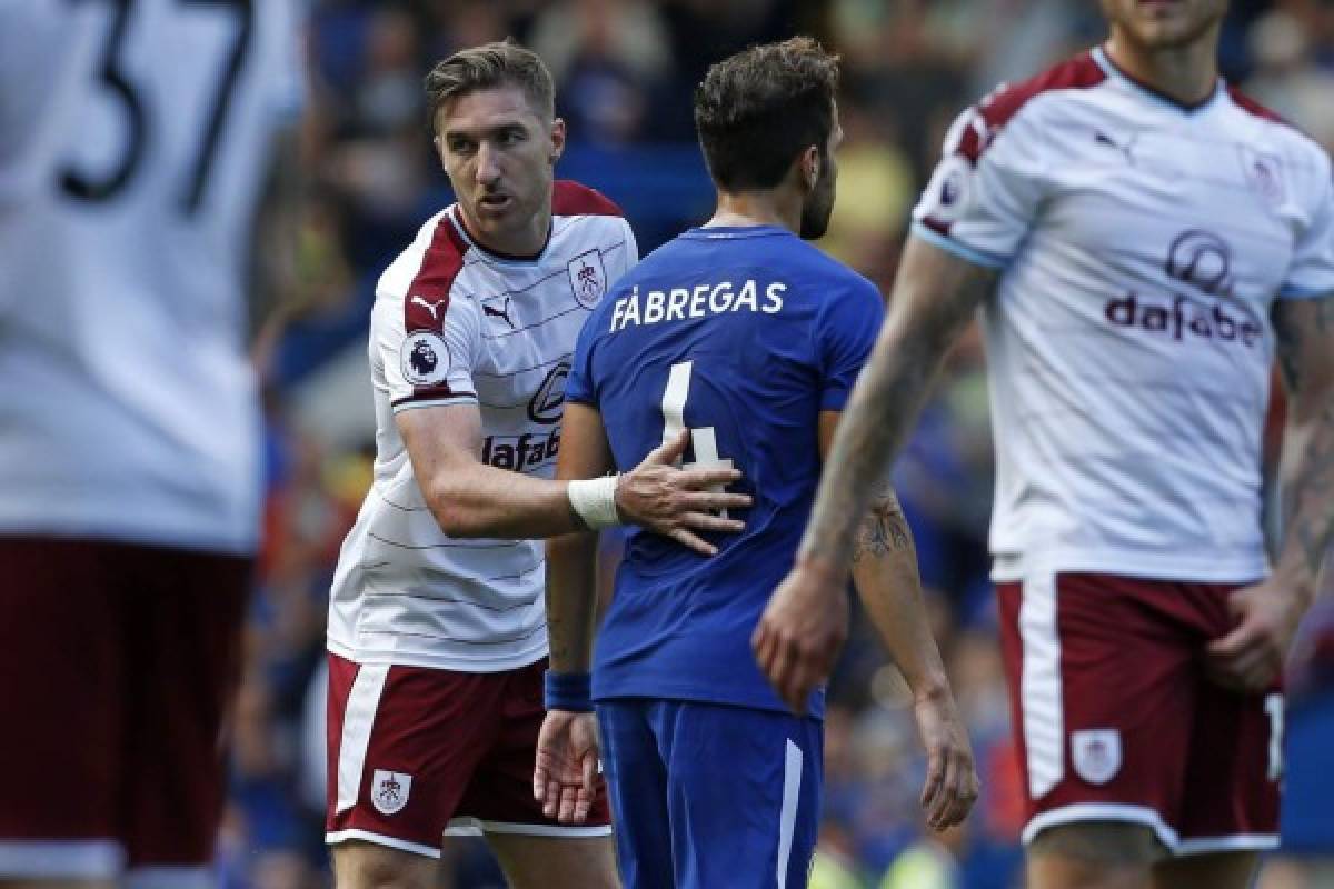 El Chelsea, campeón de la Premier League, debutó con derrota ante el Burnley (3-2)