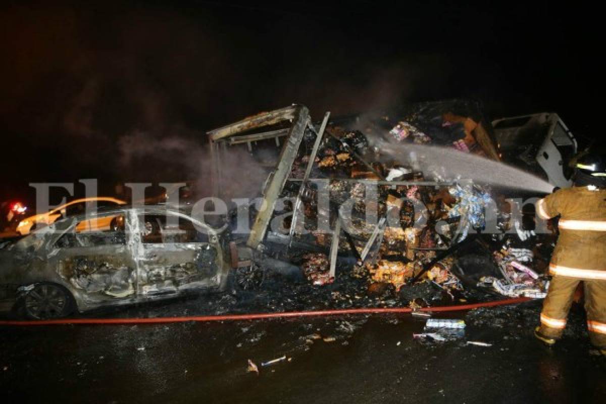 Vehículos toman fuego tras choque en anillo periférico de la capital