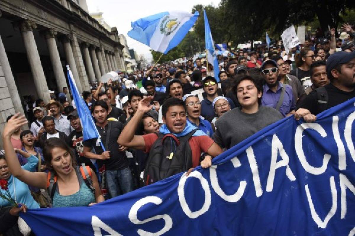 Protestas anticorrupción marcan festejos de independencia en Guatemala 