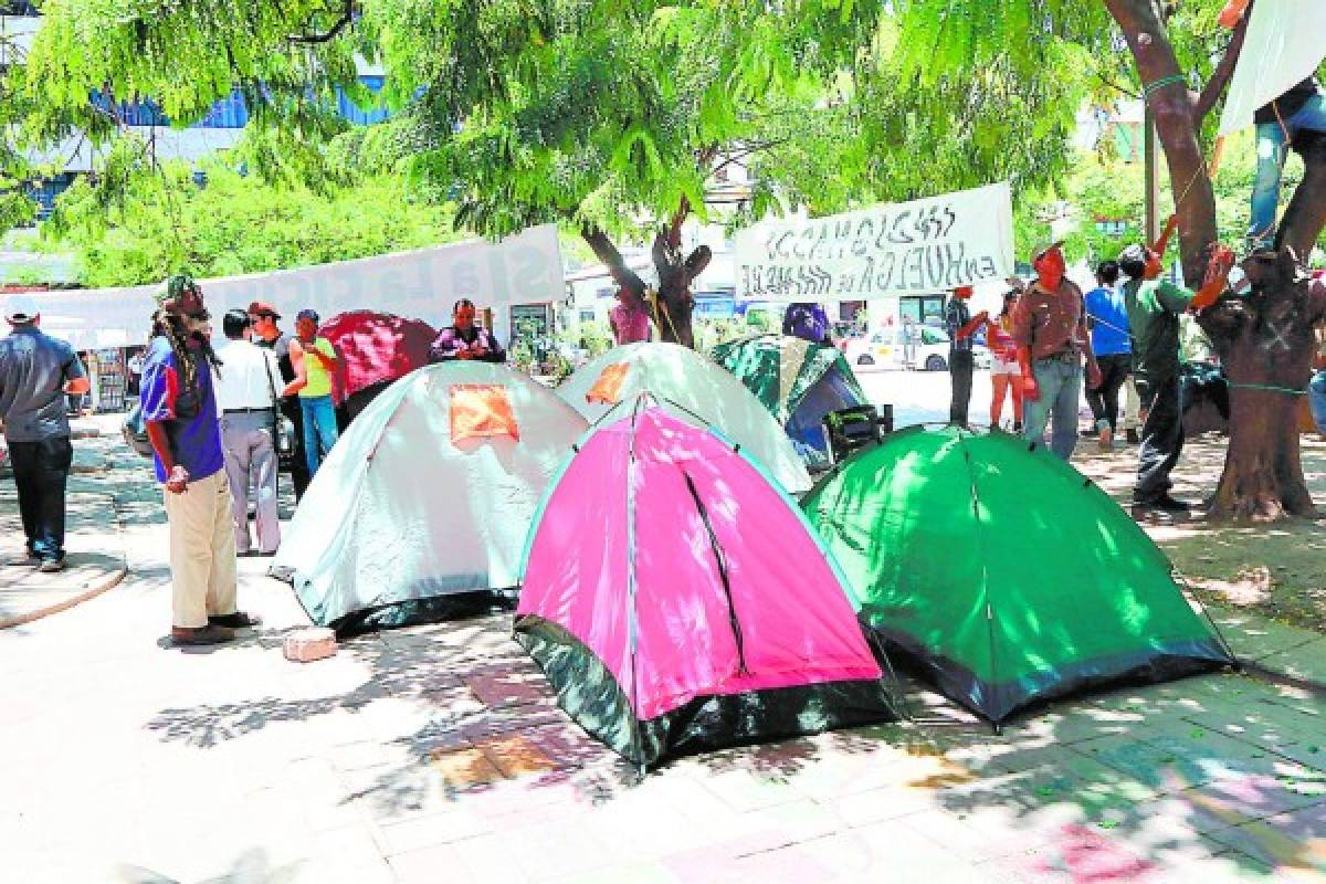 'Indignados” llegan a plaza central