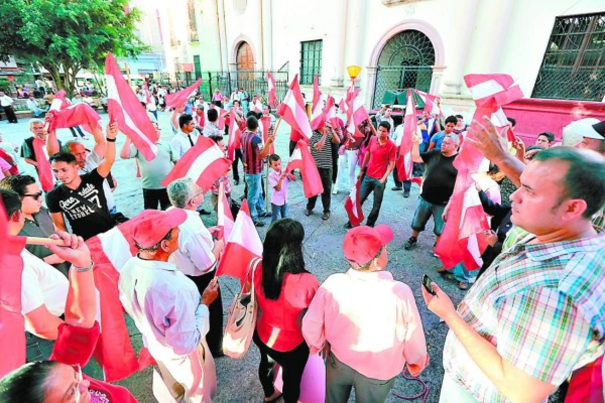 Grupo de liberales contra diputados