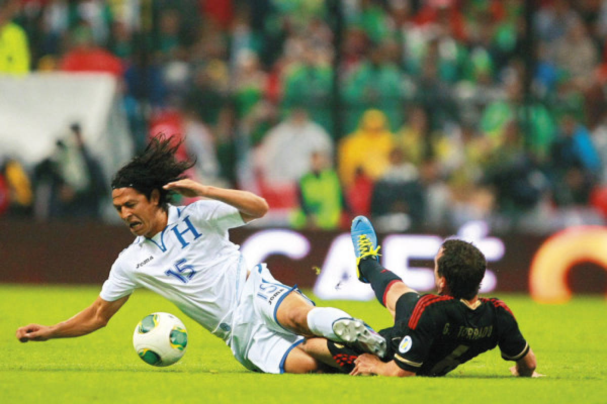 Honduras logra histórico 'Aztecazo' y aleja a México del Mundial 2014