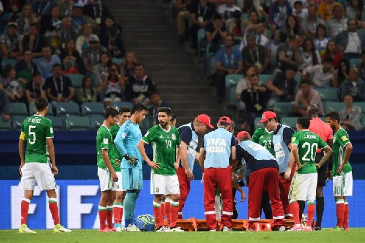 Carlos Salcedo abandona la concentración de México en la Copa Confederaciones por lesión