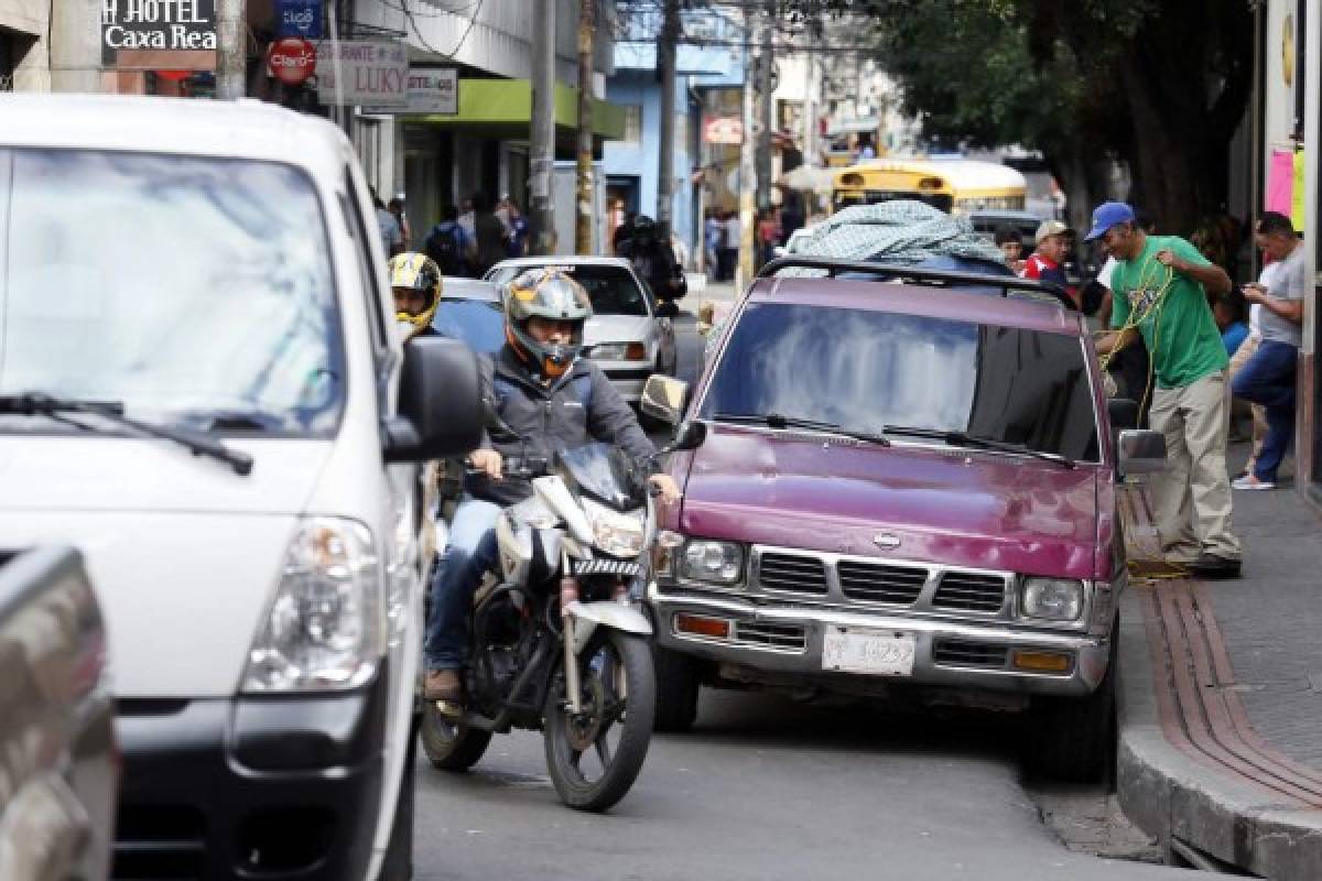 Incontrolable el desorden vial en el centro histórico de la capital de Honduras