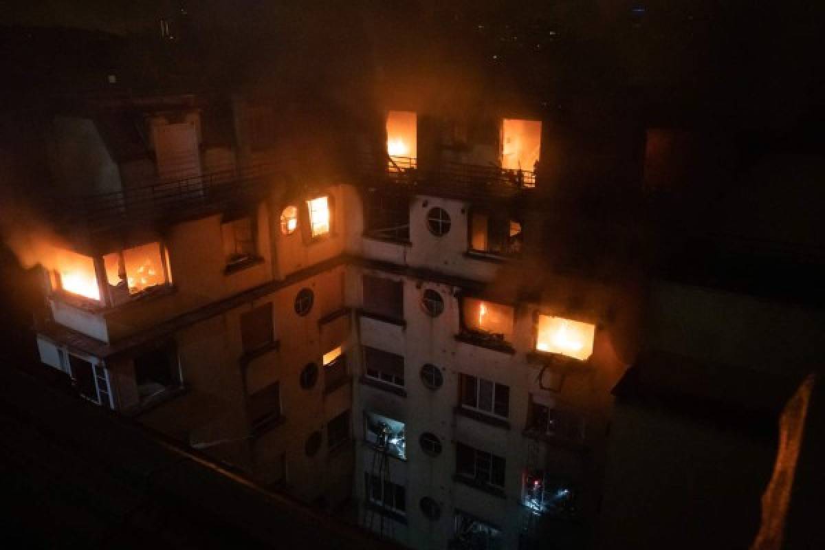 Diez muertos deja un incendio aparentemente intencionado en un edificio en París, Francia
