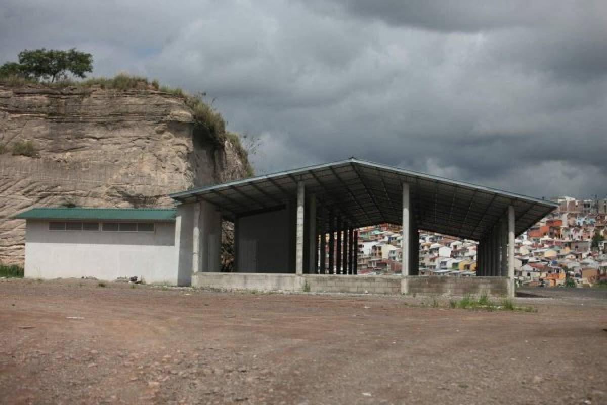 Unos 3,500 vendedores invaden a diario las aceras de Comayagüela