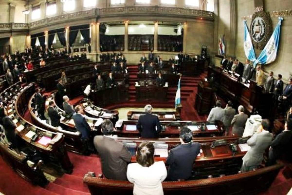 Congreso guatemalteco mantendrá privilegios a funcionarios 