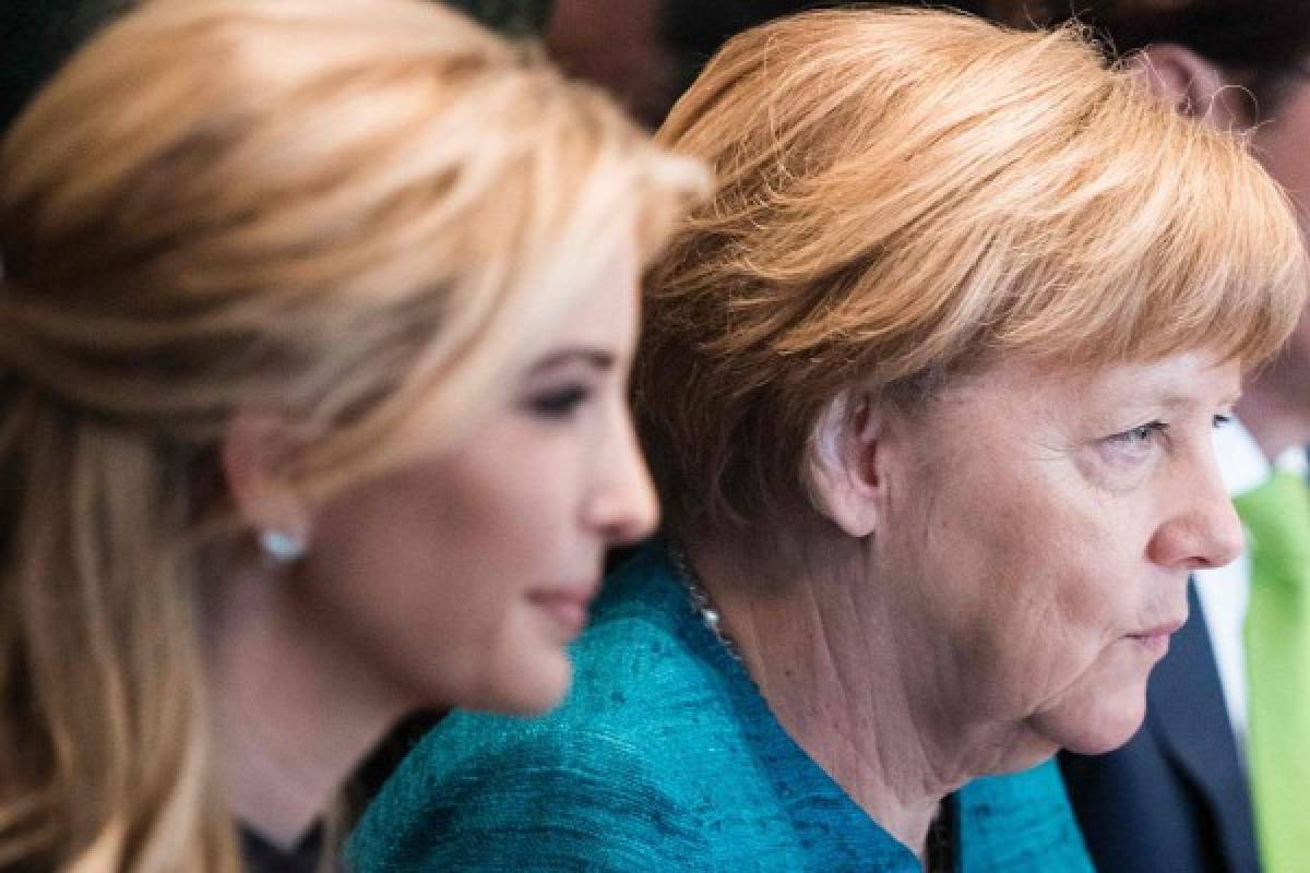 Trump reitera a Merkel apoyo a la OTAN, pide que países 'paguen lo debido'