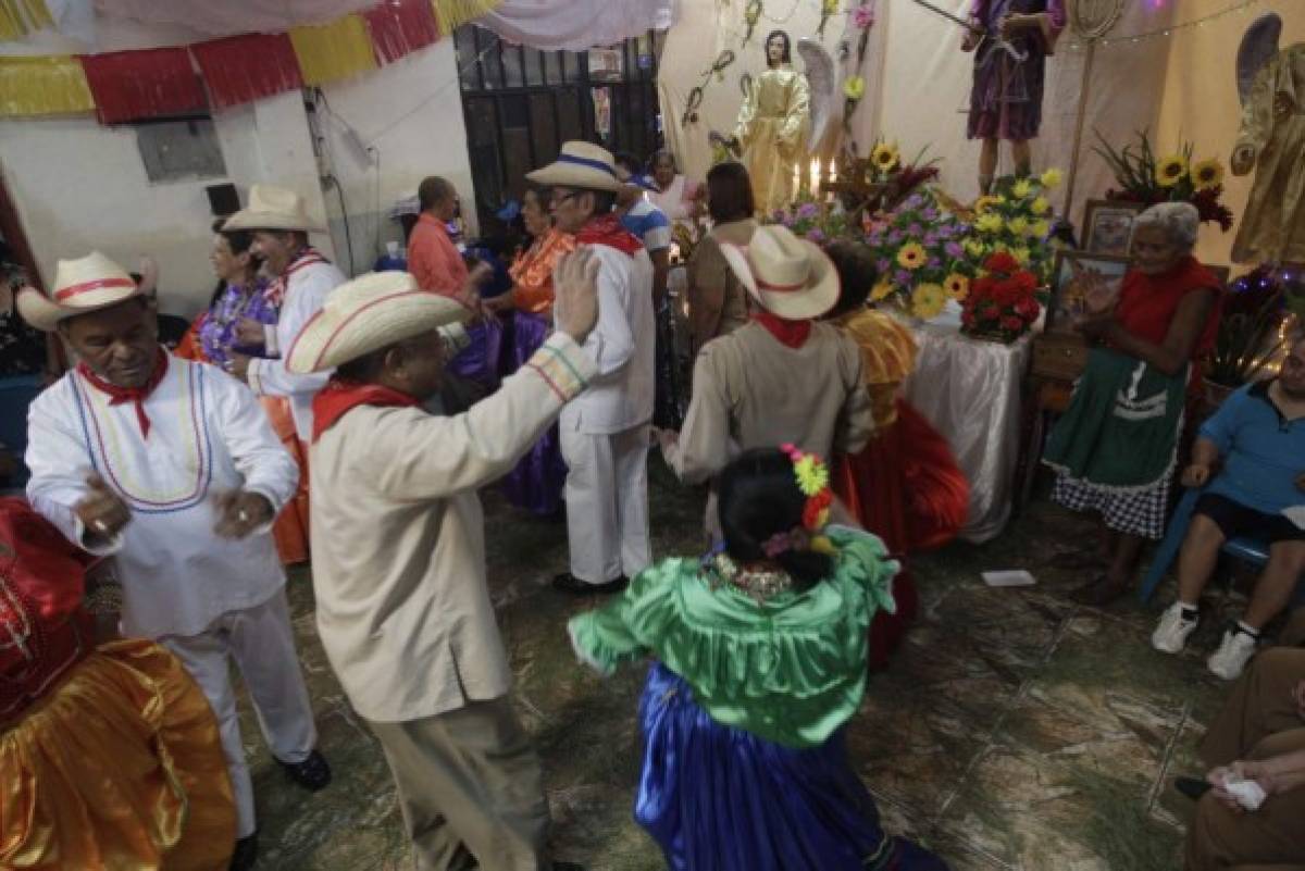 Con enorme pastel celebran 437 aniversario de Tegucigalpa