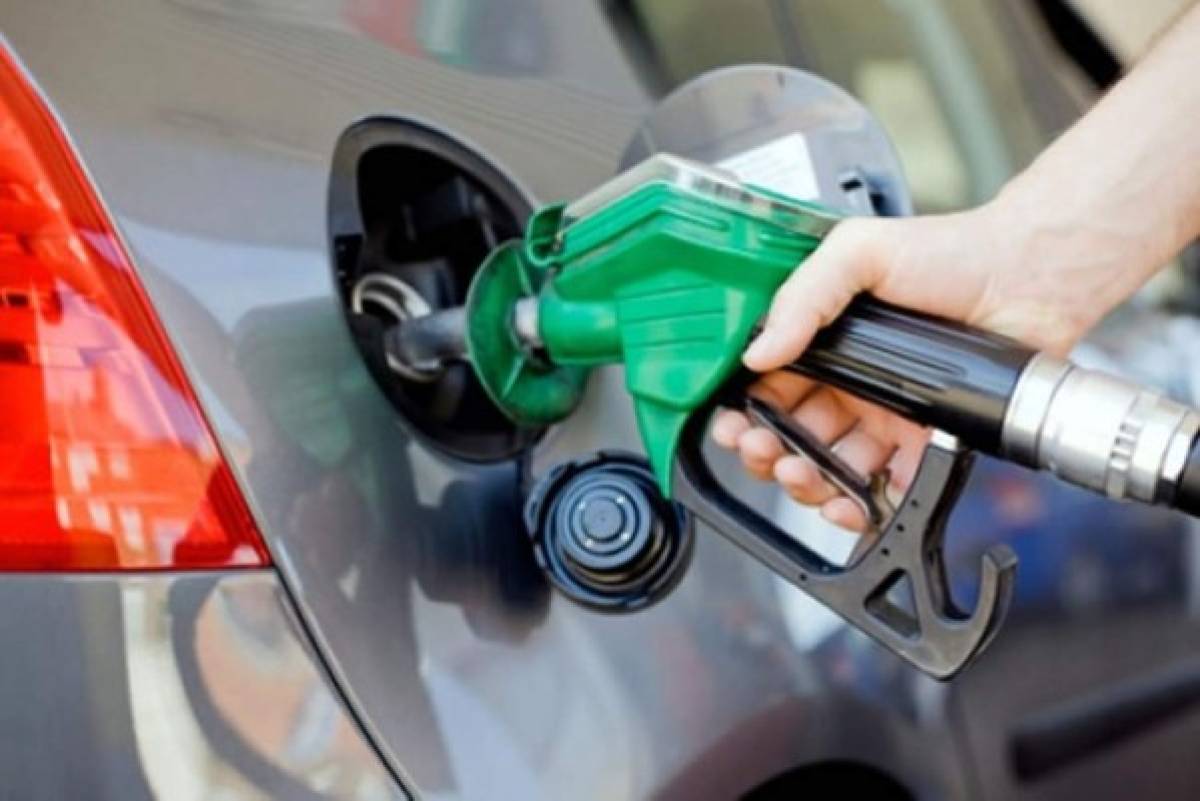 Gasolinas superior y regular subieron 14.8% en el primer semestre de 2015