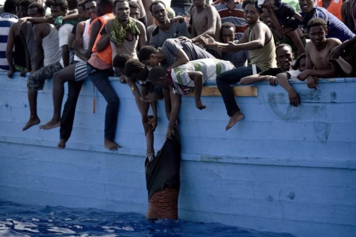 Al menos 22 muertos en barco que llevaba migrantes desde Libia