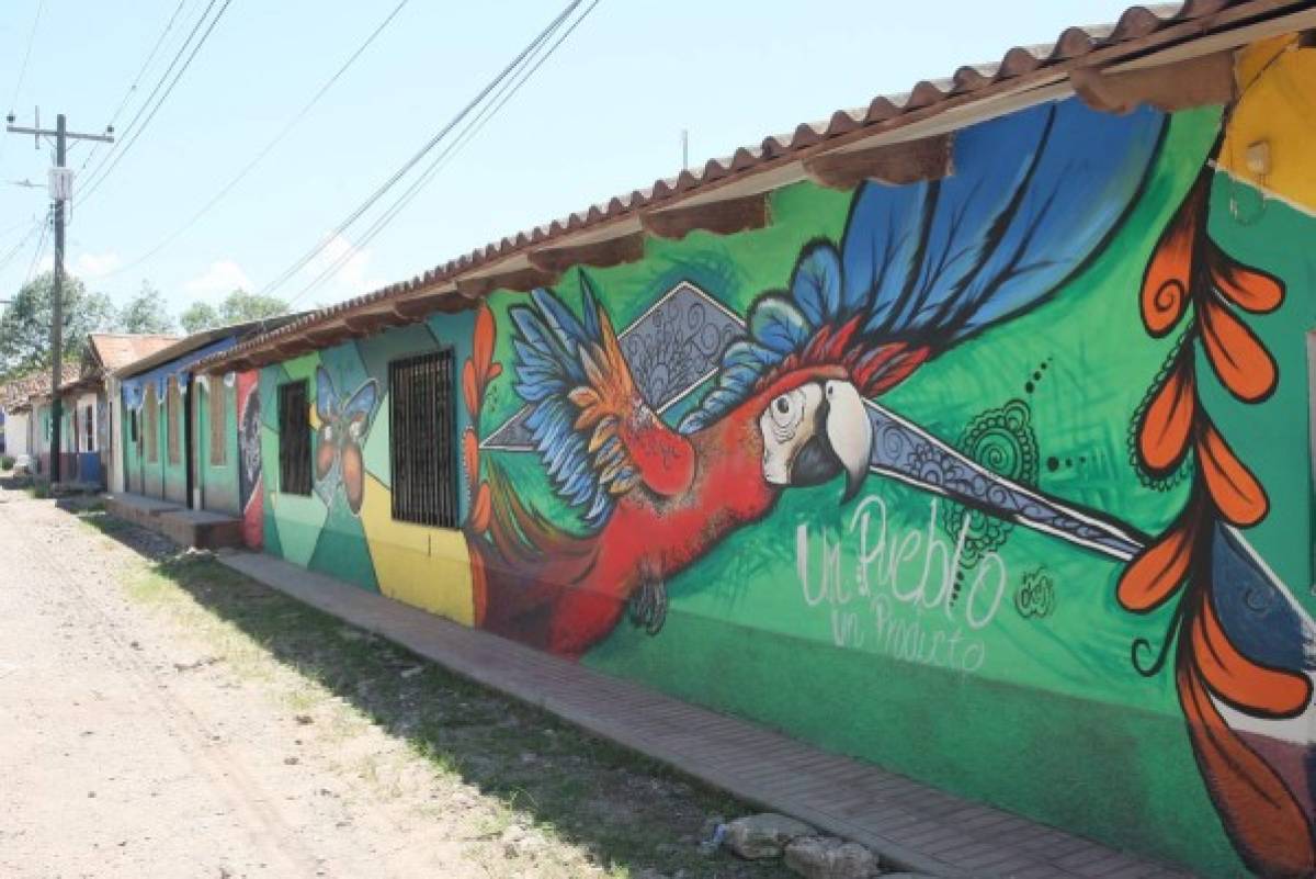 La flora y fauna nativa del municipio es representada en varios de los murales.