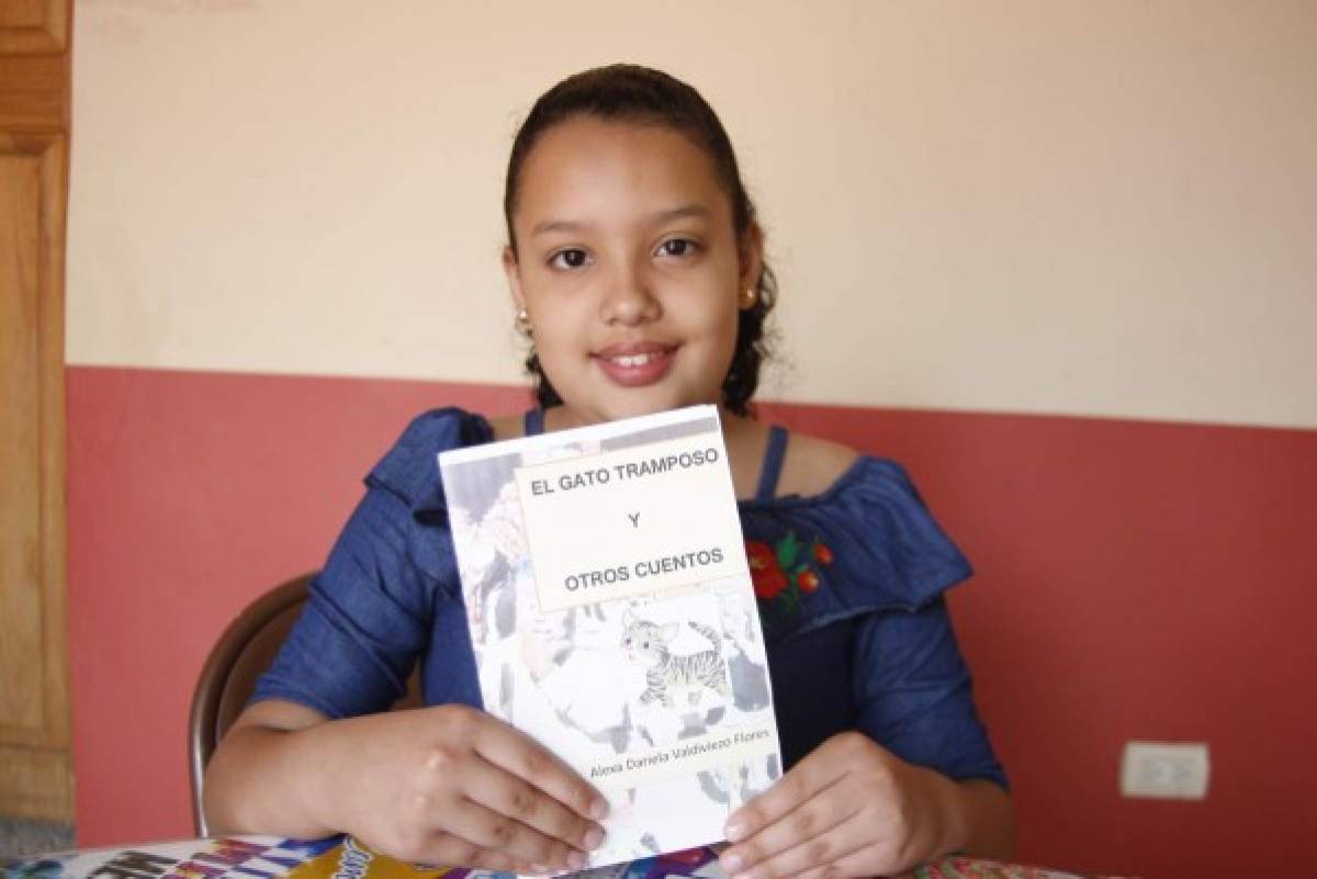Niña hondureña publica libro de cuentos en Comayagua