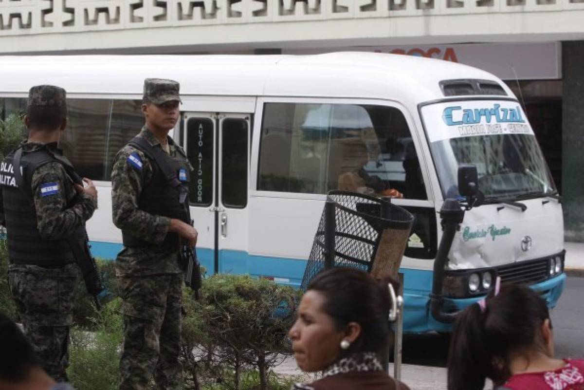 Honduras: 550 militares saturan terminales y buses del transporte urbano