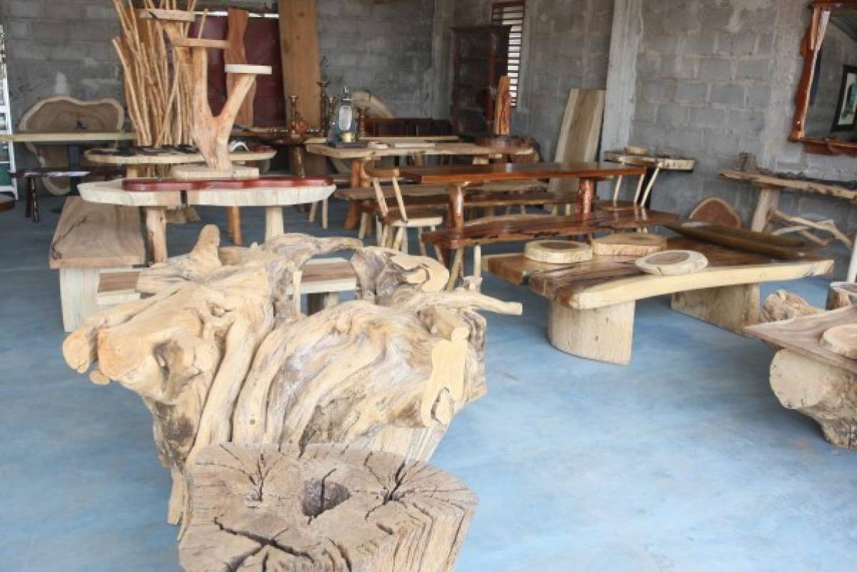 En Comayagua se fabrican los muebles de madera más extraños