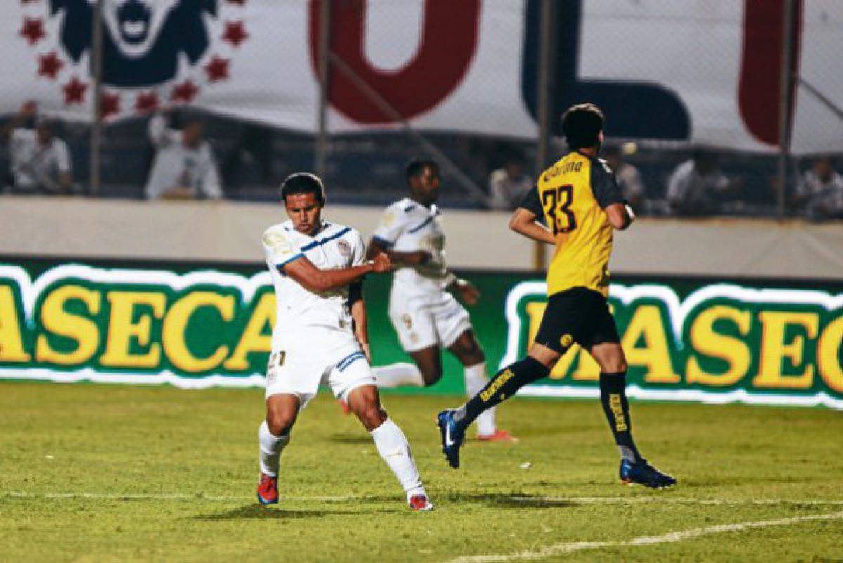 Noche agridulce en el centenario de Olimpia