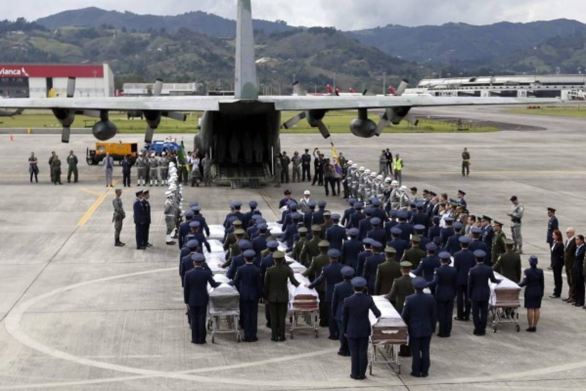 Salen a Brasil restos de fallecidos en accidente de avión del Chapecoense
