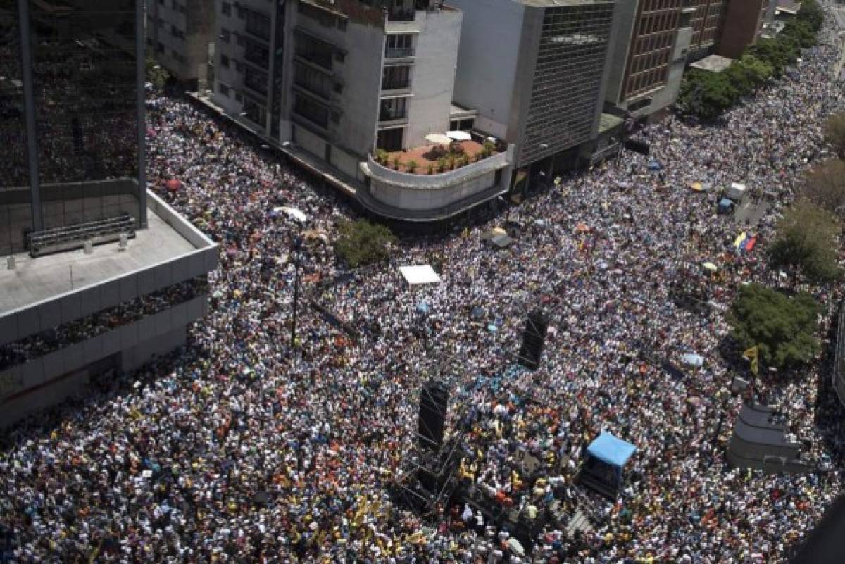 Oposición venezolana marcha contra 'fraude' de Constituyente