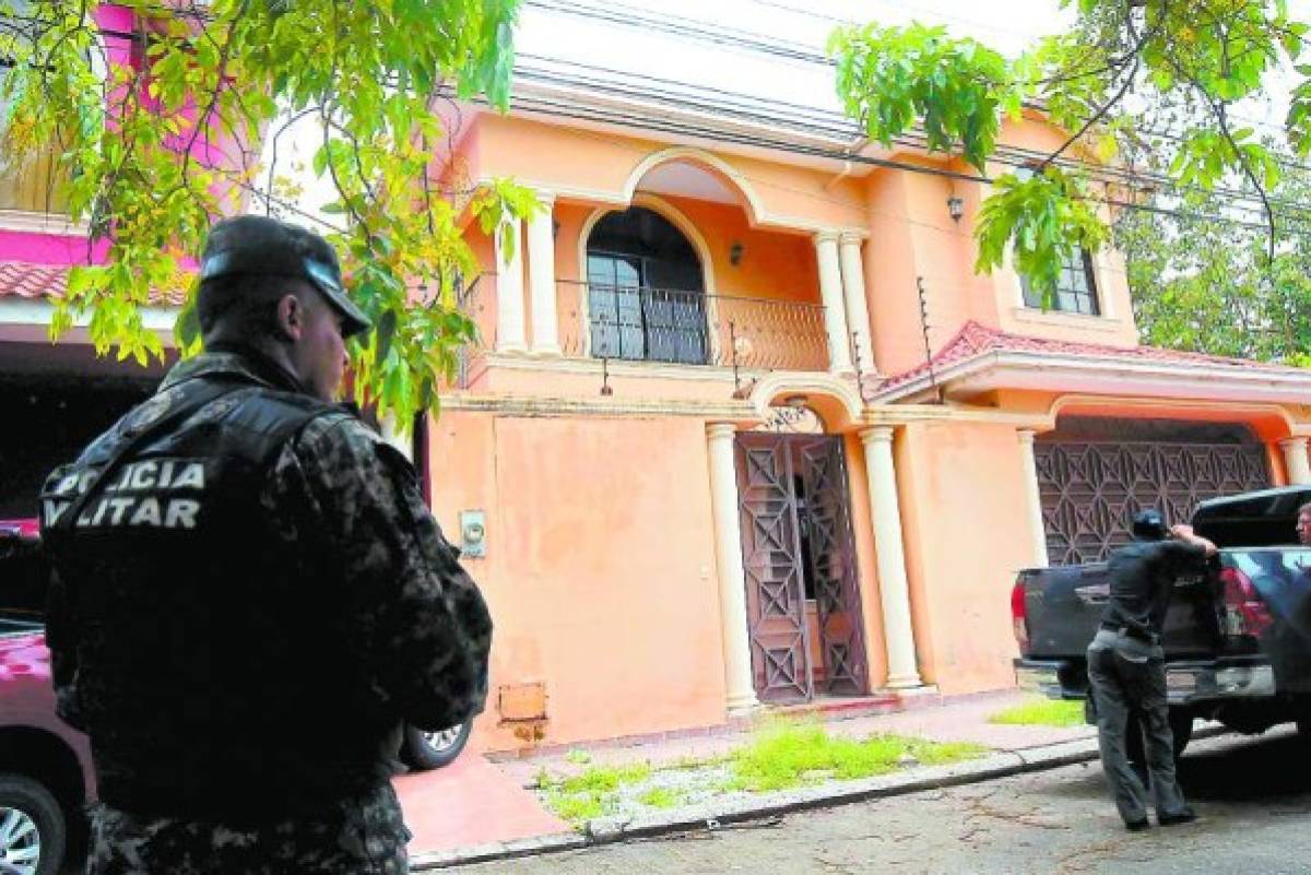Esta lujosa vivienda fue asegurada este martes por las autoridades del Ministerio Público y la Policía Militar en San Pedro Sula.