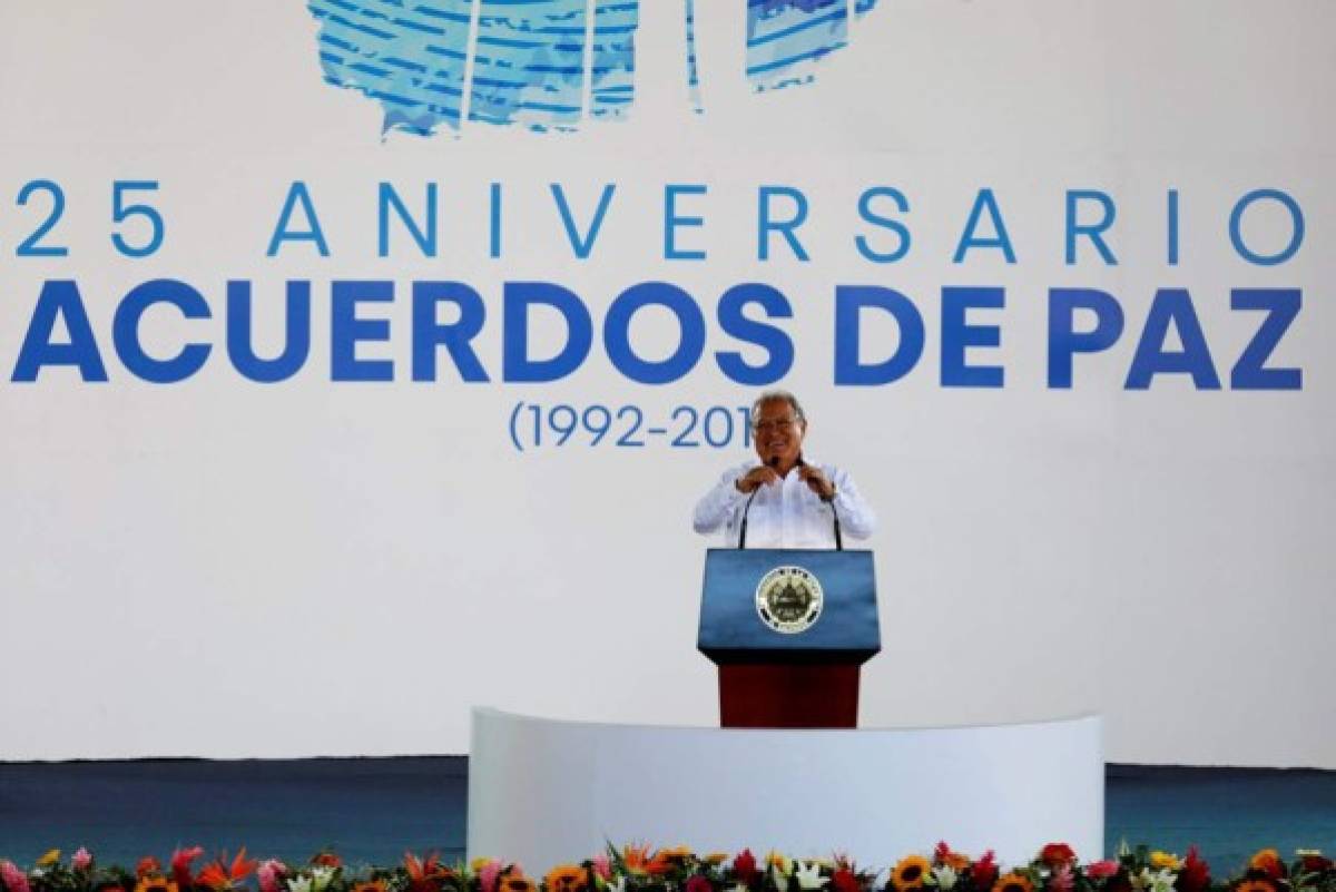 El Salvador anuncia nuevo diálogo en aniversario del fin de guerra