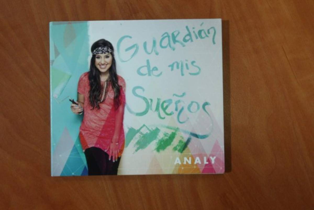 Analy es una de las cantantes en ascenso de la músiccristiana en Latinoamérica.