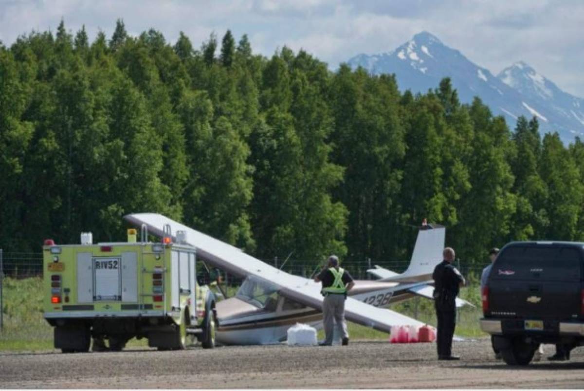 Aviones chocan en vuelo en Alaska; buscan restos